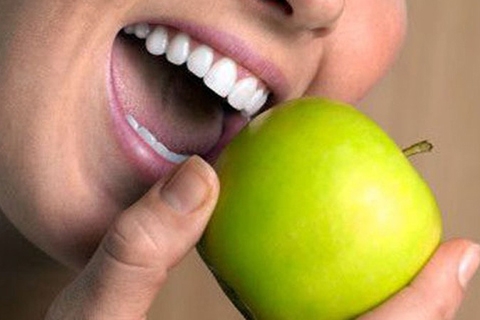 Правильные продукты для красивых зубов