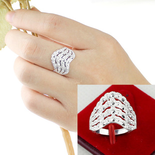 Серебряные кольца в качестве подарков женщинам