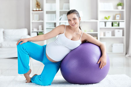 Фитнес для беременных: аквааэробика или фитбол?