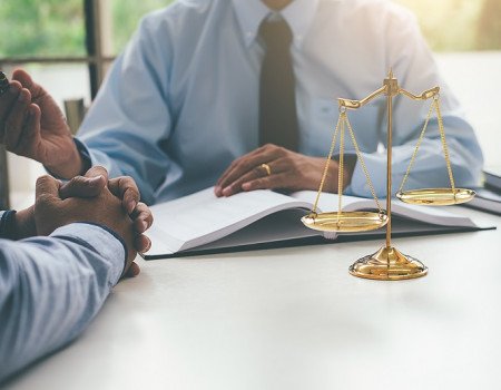 Помощь юриста: услуги представительства в суде